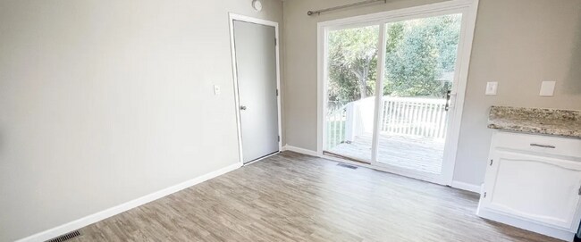 Building Photo - 202 S Poplar Ct