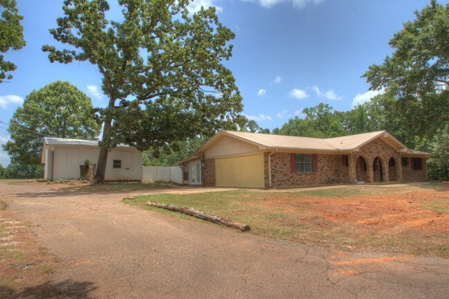 Building Photo - 301 Clements Rd