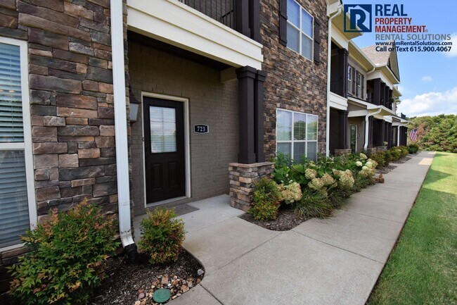 Foto del edificio - Gorgeous 3BR luxury Murfreesboro townhome ...