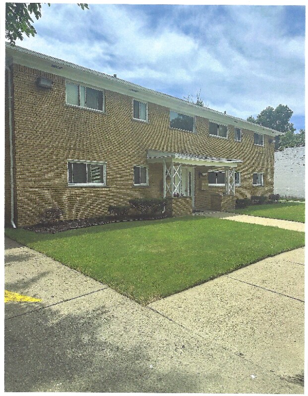 18333 Schoolcraft Rd Unit 2, Detroit, MI 48223 Room for Rent in