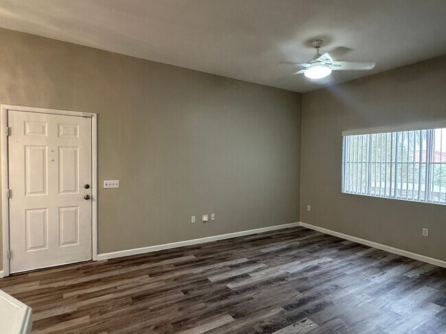 Foto del edificio - BEAUTIFUL 3BD/2BATH CONDO!