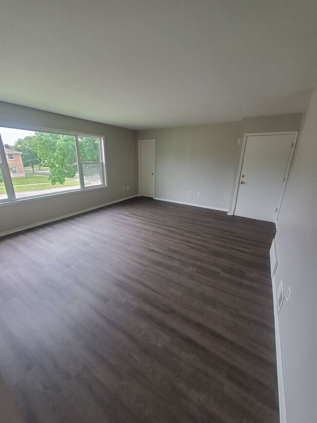 Foto del edificio - 8109-8111 W Villard Ave. (Duplex)