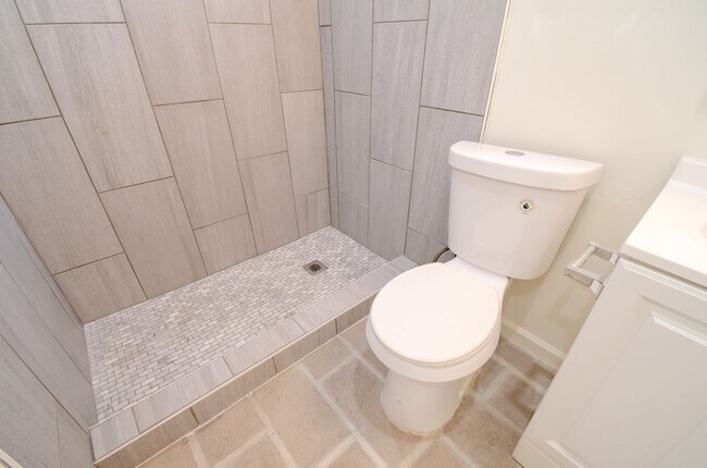 Building Photo - Newly Remodeled Home Near University of Arizona!