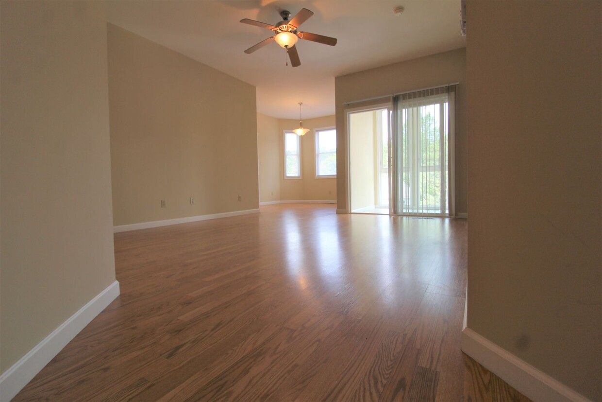 Foto principal - 2 bed/2 bath condo near Medical Center - A...