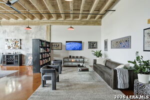 Building Photo - 1331 S Flores St
