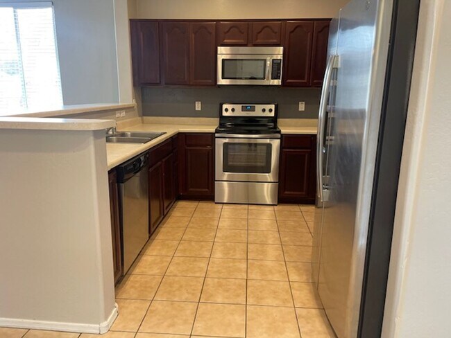 Foto del edificio - Community pool, close to I-10 and shopping...