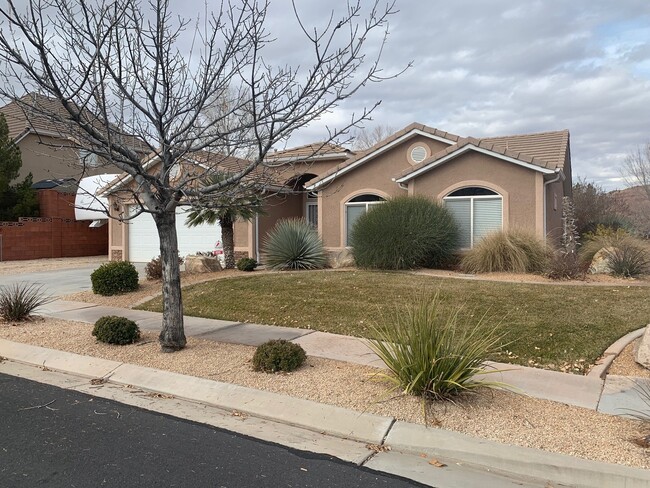 Building Photo - Single Family Home Near Desert Hills High ...