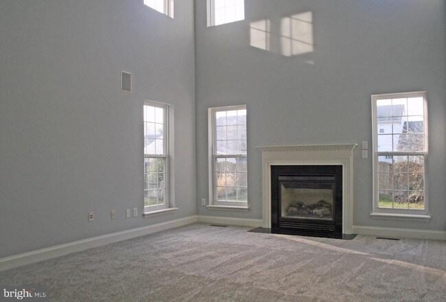 Foto del edificio - 24 Blue Spruce Dr