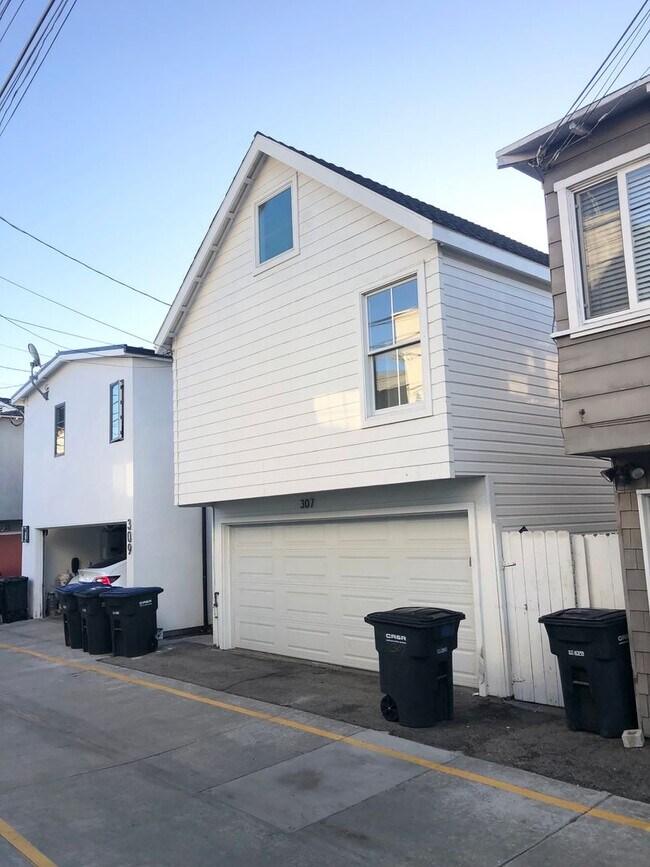 Building Photo - 307 33rd St