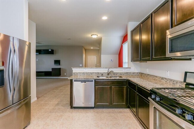 Building Photo - 914 Canyon Hill Ln