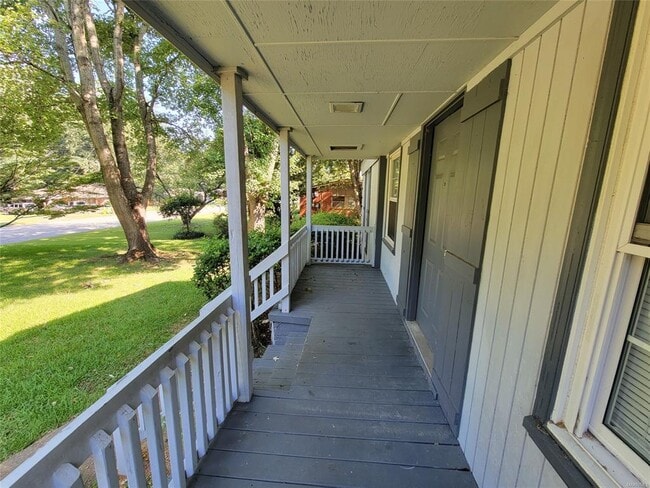 Building Photo - 1135 Lombard Dr