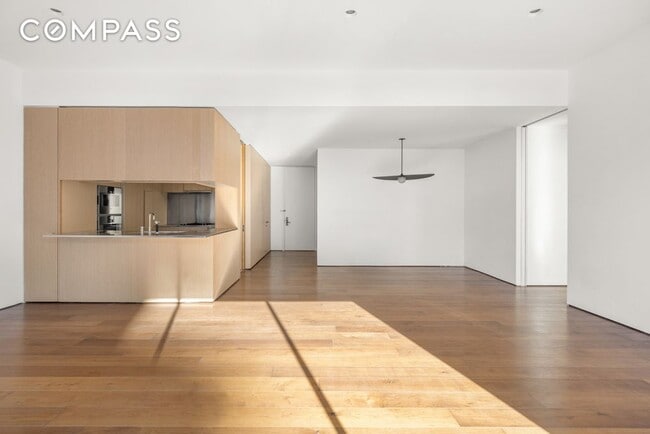 Foto del edificio - 527 W 27th St