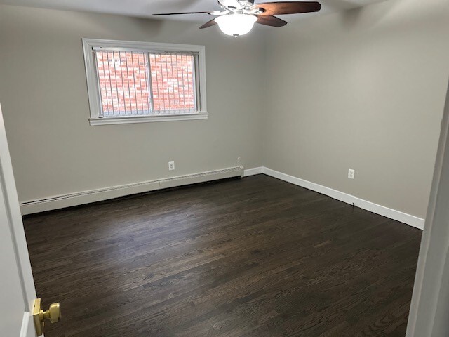 Building Photo - 484 E Breckenridge St