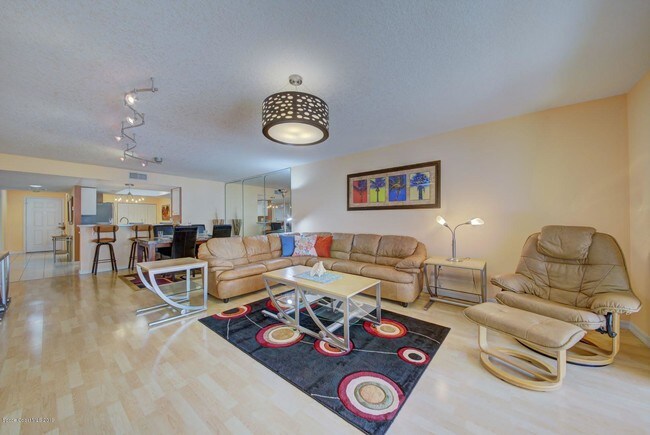 Foto del edificio - 605 Shorewood Dr