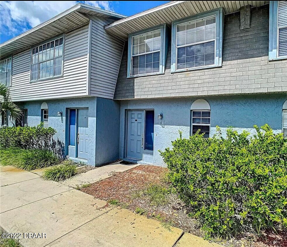 175 Yorktowne Dr Unit 5, Daytona Beach, FL 32119 Condo for Rent in