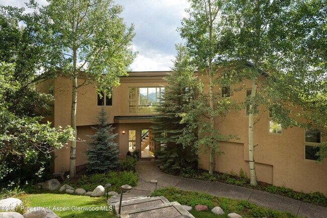 Building Photo - 240 Draw Dr