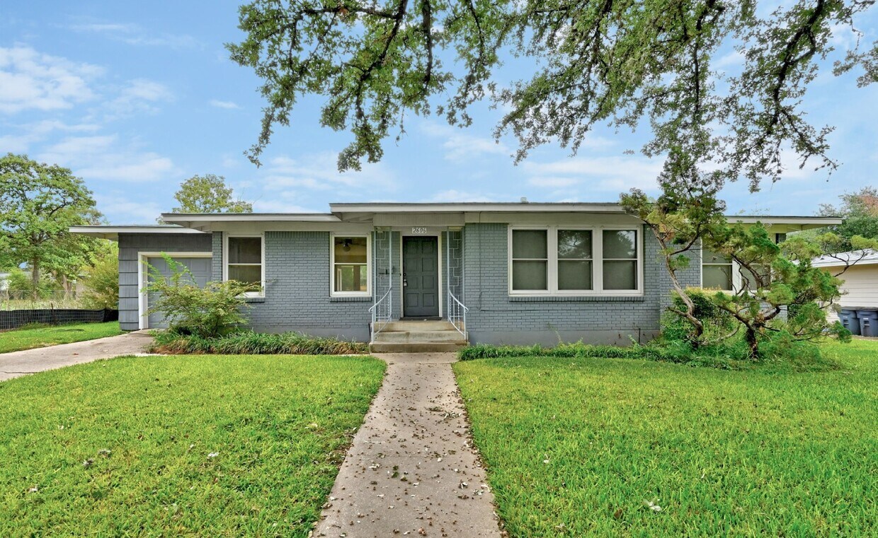 Foto principal - 2606 Twin Oaks Dr