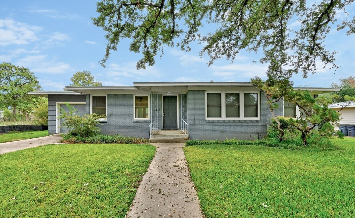 Primary Photo - 2606 Twin Oaks Dr