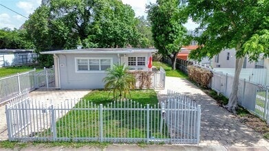 Building Photo - 3121 SW 25th Ter