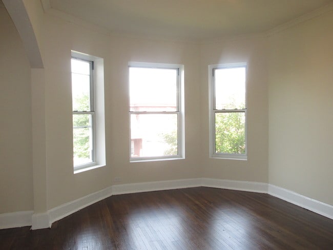 Building Photo - 6615 S Greenwood Ave