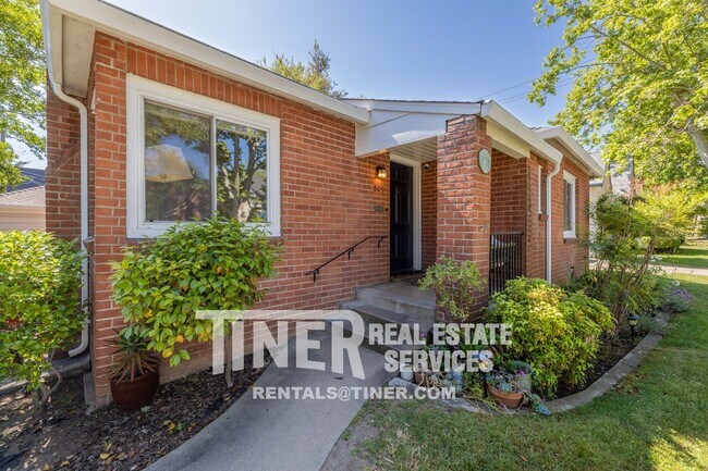 Building Photo - Gorgeous home recently updated