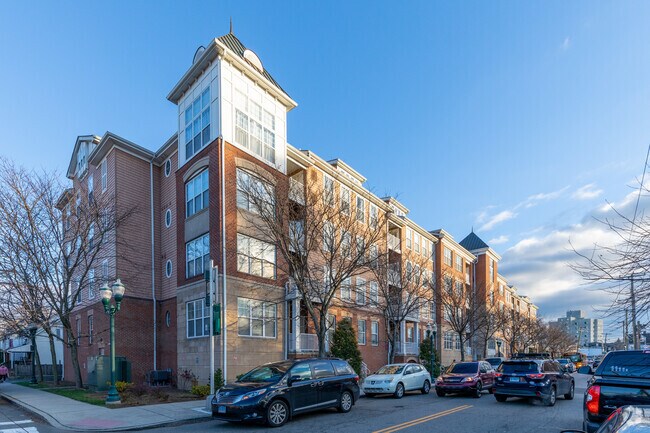 Foto del edificio - Adams Mill River House