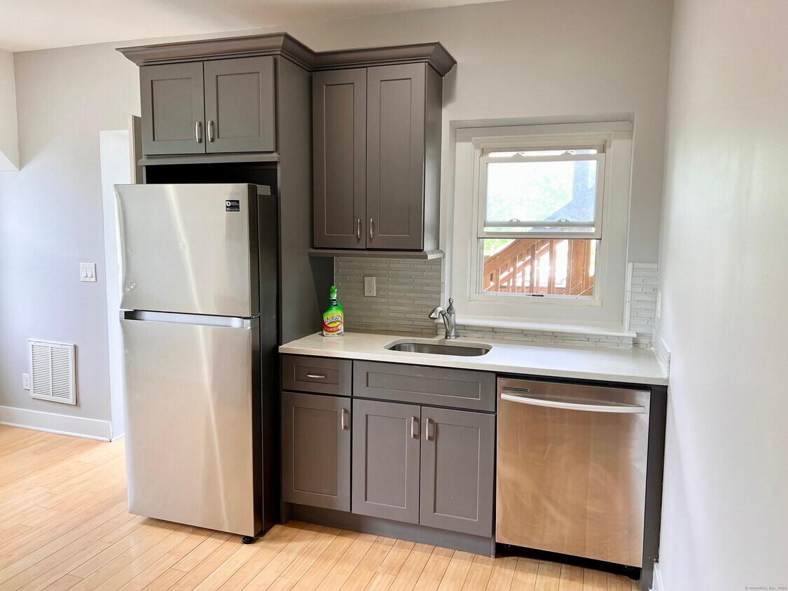 775 Atlantic St Unit 3R, Stamford, CT 06902 Room for Rent in Stamford