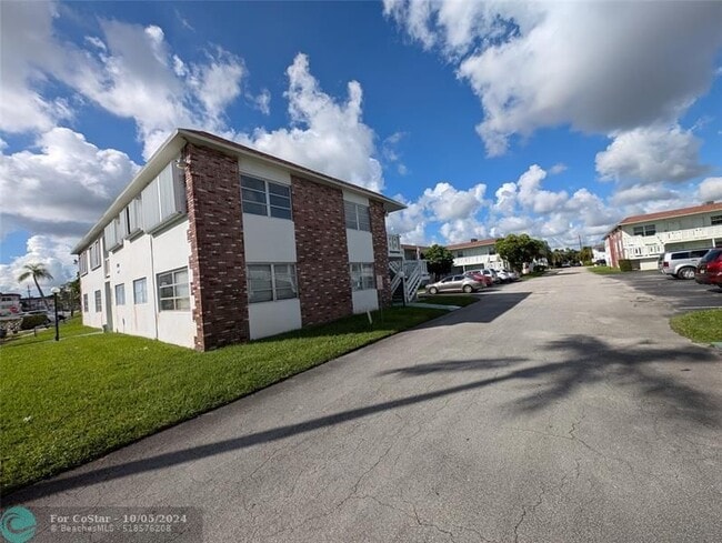 Building Photo - 1511 NW 43rd Ave