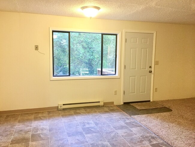 Foto del edificio - Cozy 3BD Ranch-Style Home on Large Propert...