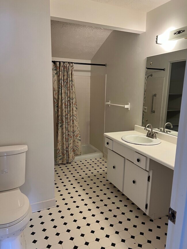 20 Great Wood Ct Unit 208, Fairport, NY 14450 Condo for Rent in