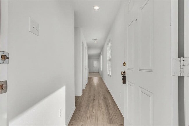 Building Photo - 231 Gabbro Gdns