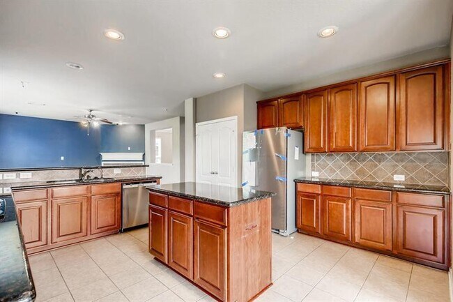 Building Photo - 1307 Diamante Dr