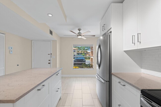 Building Photo - 5760 Princess Palm Ct