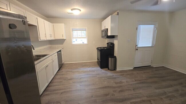Foto del edificio - 155 Glenhaven Ave
