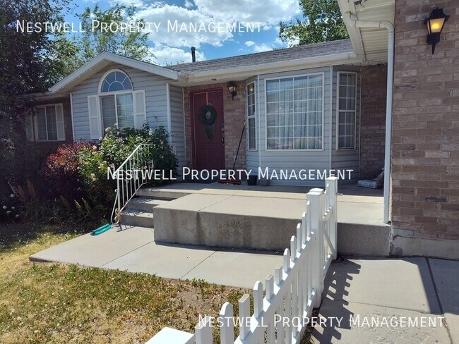 Building Photo - 716 S 1500 E St