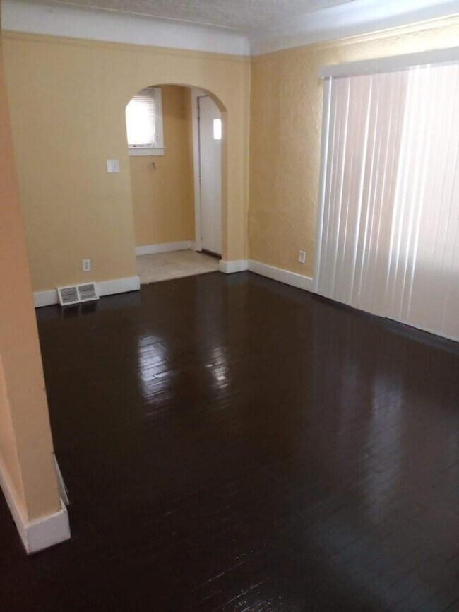 Foto del edificio - 3 bedroom in Detroit MI 48223