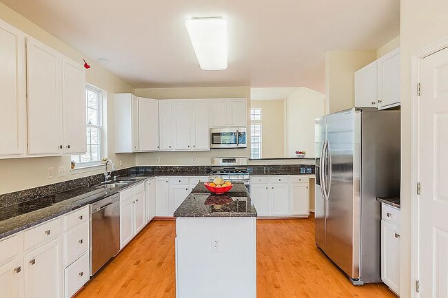 Building Photo - 47086 Garrett Pl