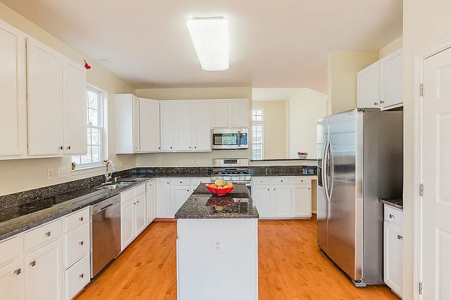 Foto del edificio - 47086 Garrett Pl