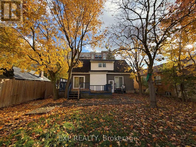 Photo du bâtiment - 642 Base Line Rd E