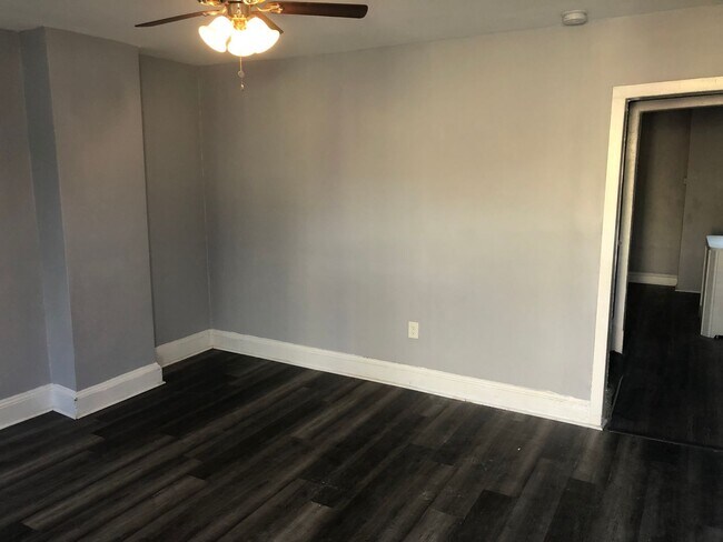 Foto del edificio - Recently Renovated 3BD/1BA West Oak Lane A...
