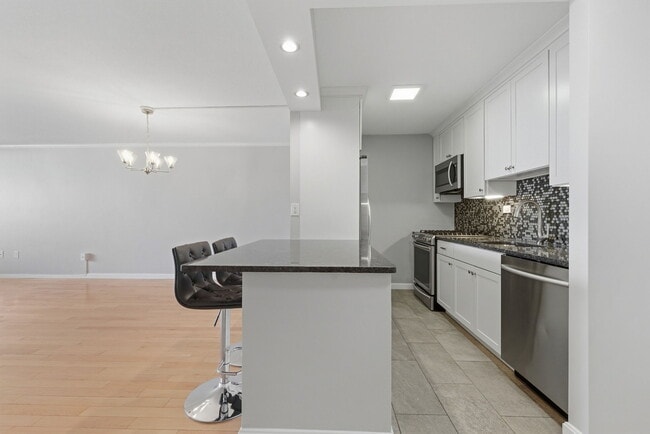 Building Photo - 9 Hawthorne Pl