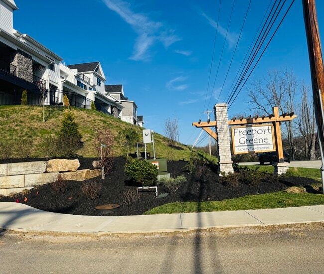 Building Photo - 3026 Greeneview Ln