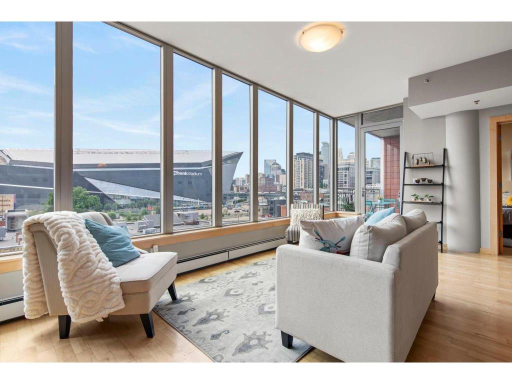 Foto principal - 215 10th Ave S