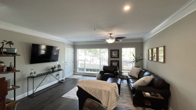 Building Photo - Potomac Club Condo