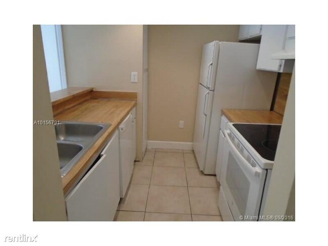 Foto del edificio - 6955 NW 186th St