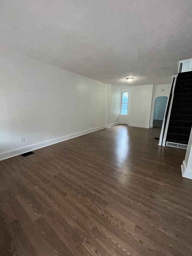 Building Photo - 5 bed house