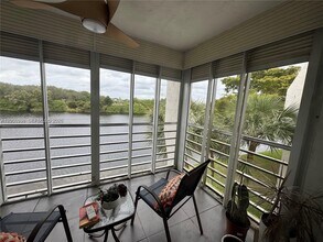 Building Photo - 9450 Poinciana Pl