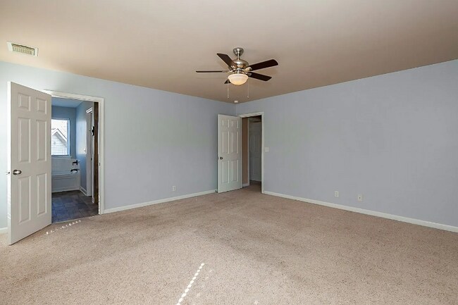 Foto del edificio - 316 Deep Woods Cir