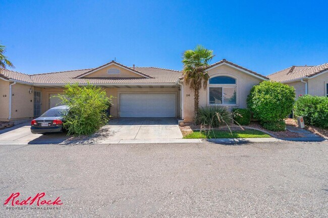 Foto del edificio - Five Bedroom Townhome With a Walkout Basem...