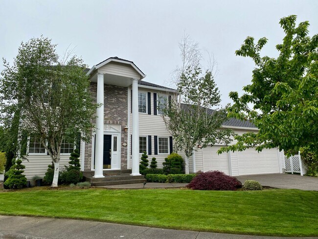 Foto del edificio - Beautiful custom home in Lakeshore Estates
